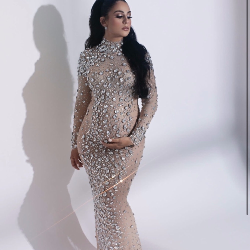 AR BACKDROP MATERNITY GOWN
